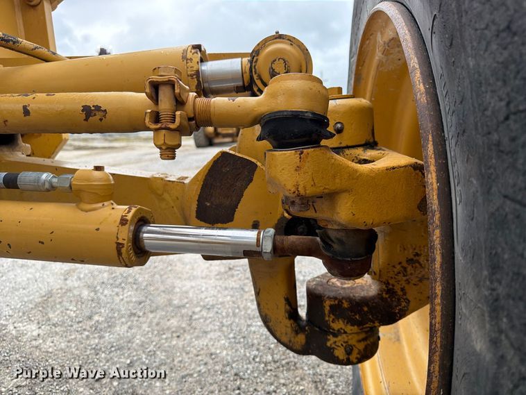 image for item FU4700 2001 Caterpillar 140H motor grader