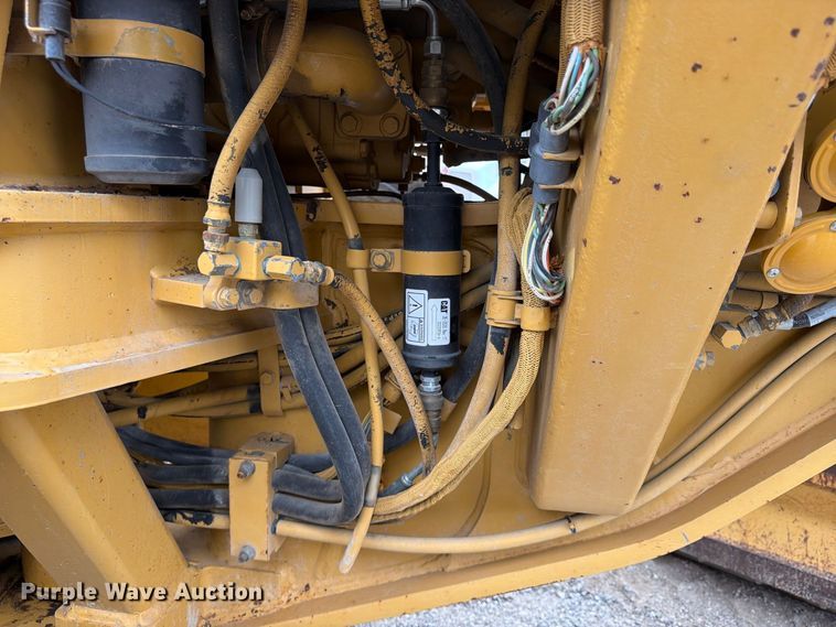 image for item FU4700 2001 Caterpillar 140H motor grader