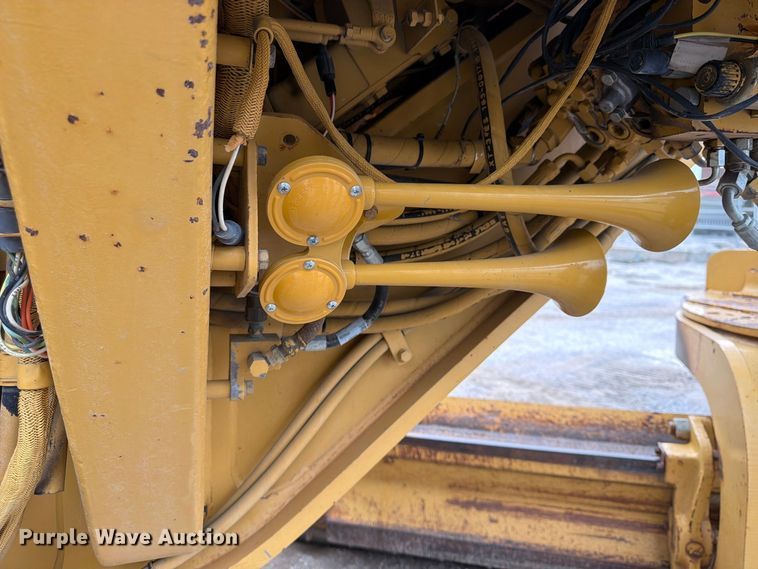 image for item FU4700 2001 Caterpillar 140H motor grader