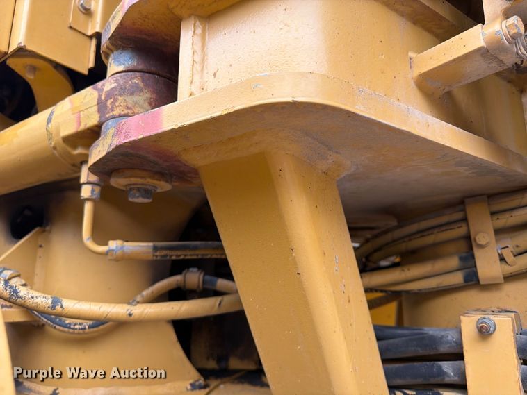 image for item FU4700 2001 Caterpillar 140H motor grader
