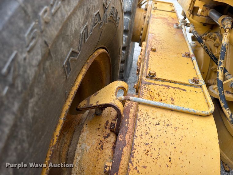 image for item FU4700 2001 Caterpillar 140H motor grader