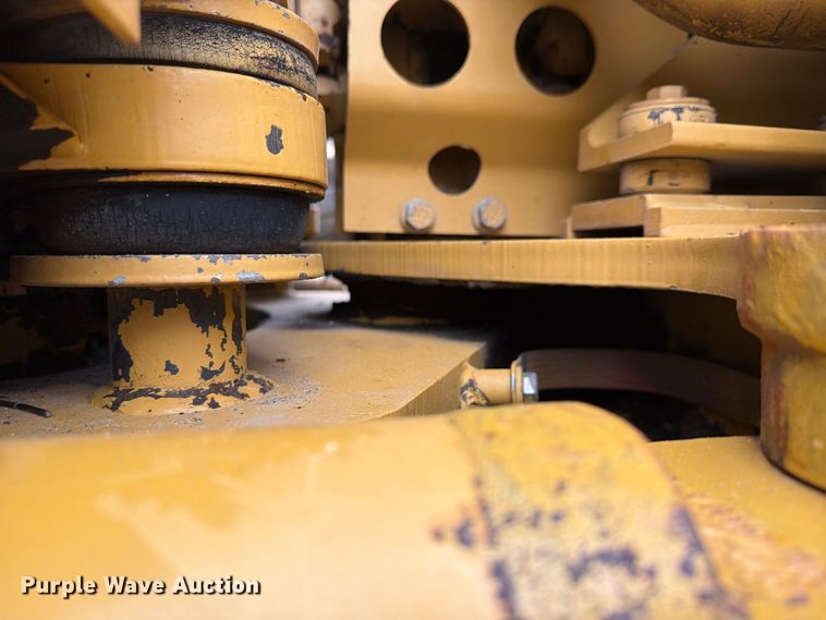 image for item FU4700 2001 Caterpillar 140H motor grader