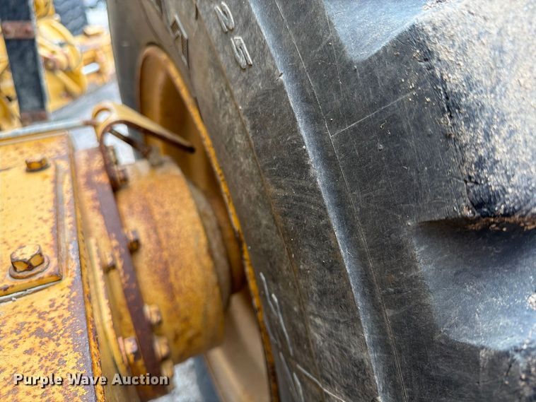 image for item FU4700 2001 Caterpillar 140H motor grader