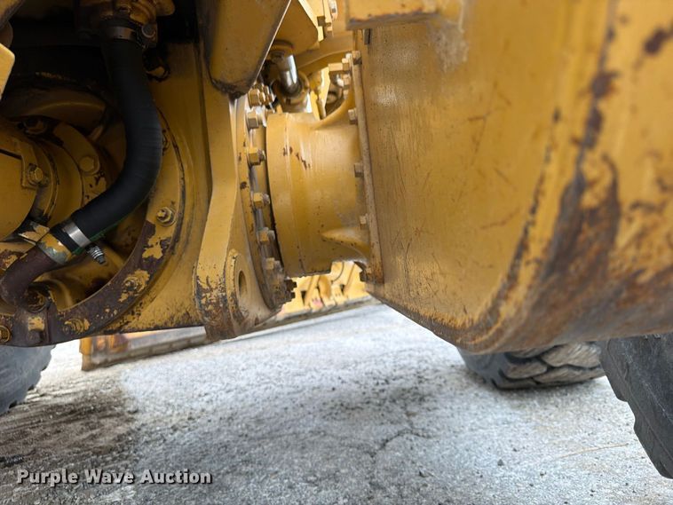 image for item FU4700 2001 Caterpillar 140H motor grader