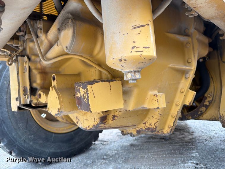 image for item FU4700 2001 Caterpillar 140H motor grader