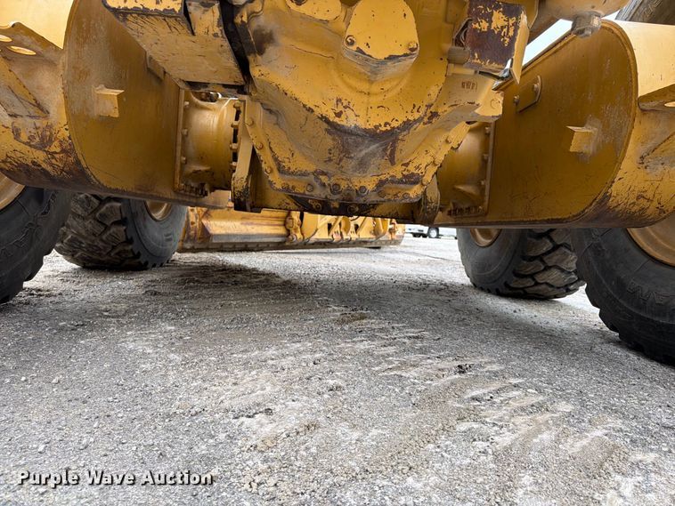 image for item FU4700 2001 Caterpillar 140H motor grader