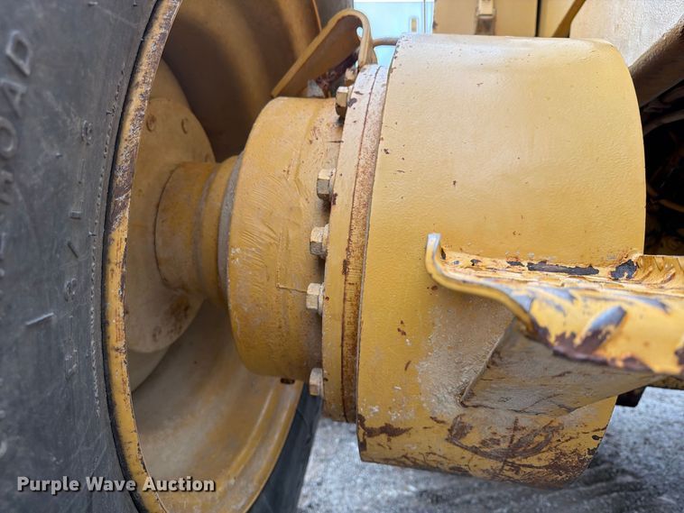 image for item FU4700 2001 Caterpillar 140H motor grader