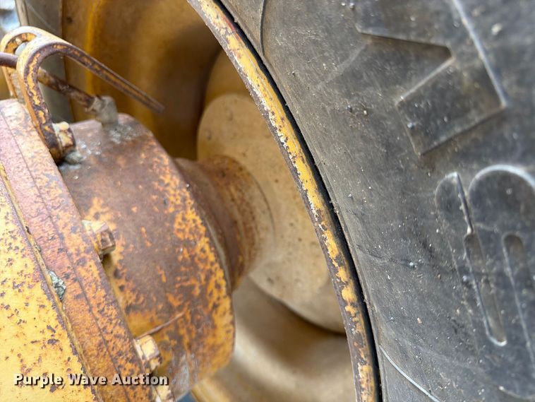 image for item FU4700 2001 Caterpillar 140H motor grader