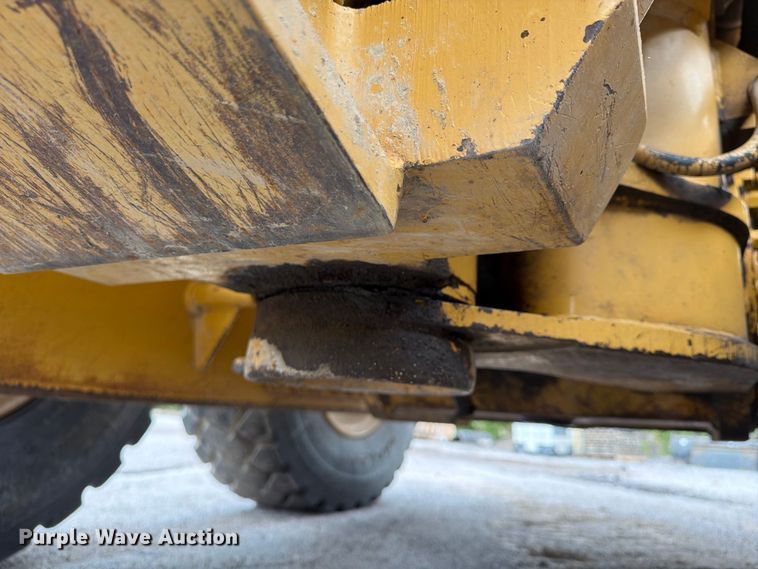 image for item FU4700 2001 Caterpillar 140H motor grader