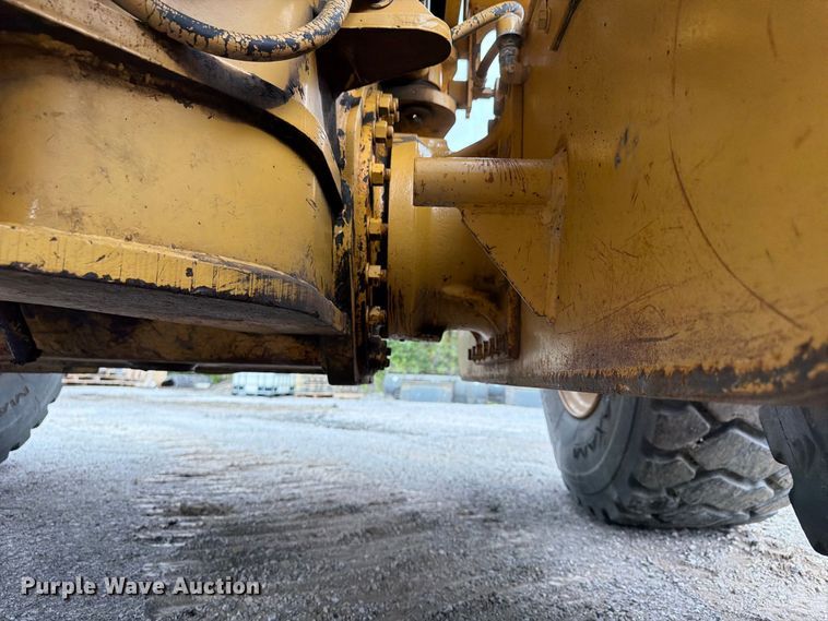 image for item FU4700 2001 Caterpillar 140H motor grader