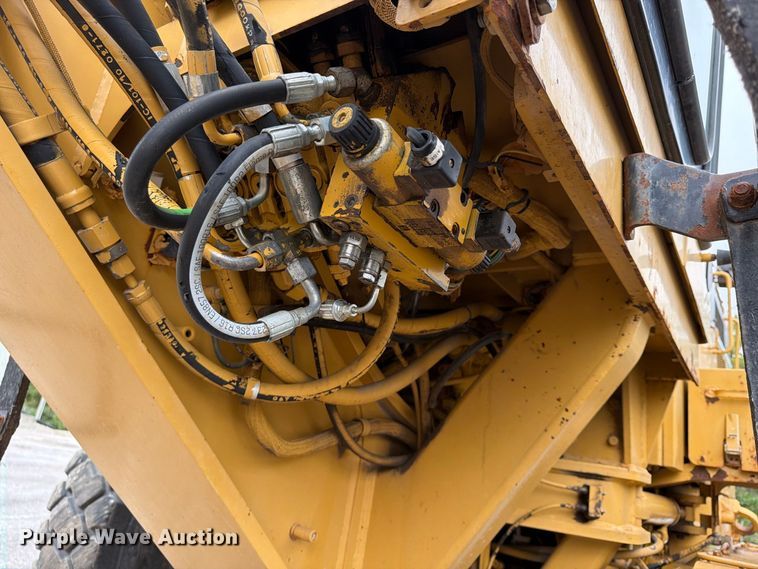 image for item FU4700 2001 Caterpillar 140H motor grader