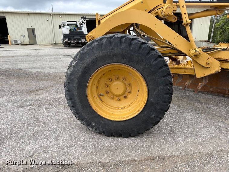 image for item FU4700 2001 Caterpillar 140H motor grader
