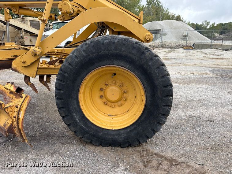 image for item FU4700 2001 Caterpillar 140H motor grader