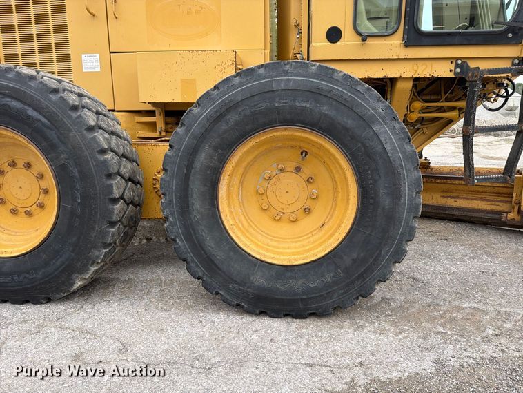 image for item FU4700 2001 Caterpillar 140H motor grader