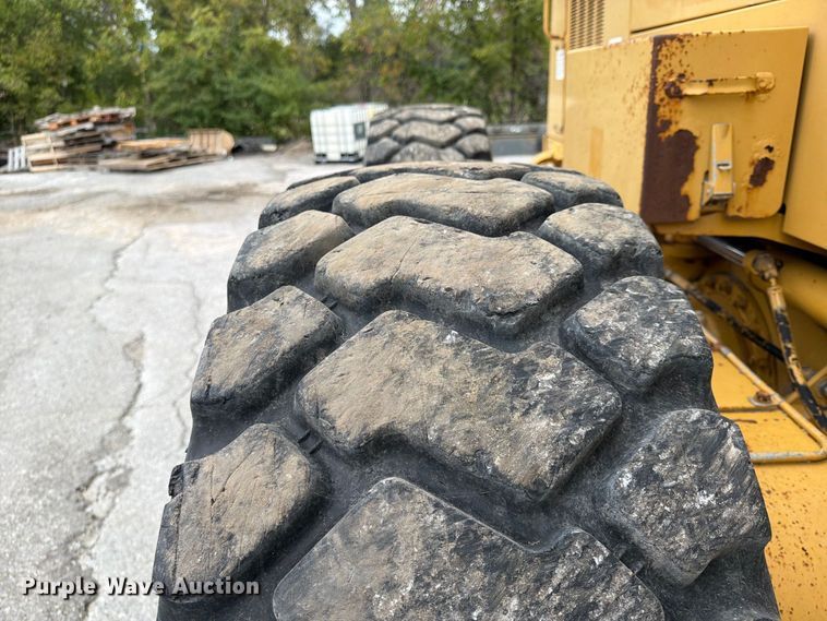 image for item FU4700 2001 Caterpillar 140H motor grader