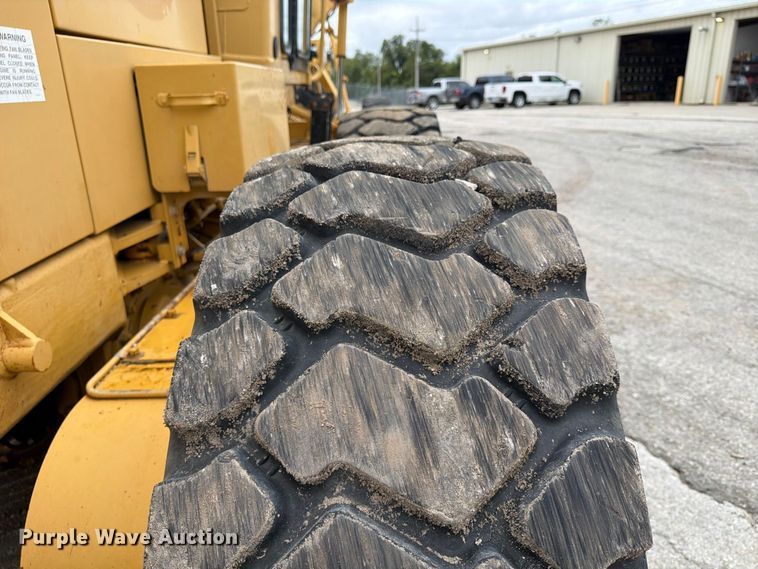 image for item FU4700 2001 Caterpillar 140H motor grader