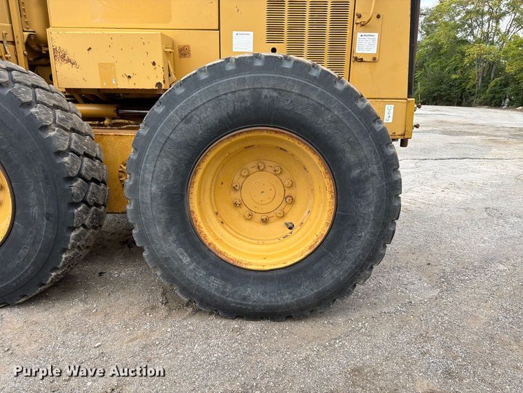 image for item FU4700 2001 Caterpillar 140H motor grader