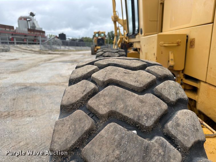 image for item FU4700 2001 Caterpillar 140H motor grader