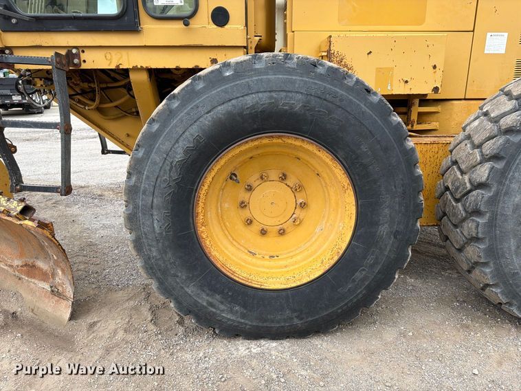 image for item FU4700 2001 Caterpillar 140H motor grader