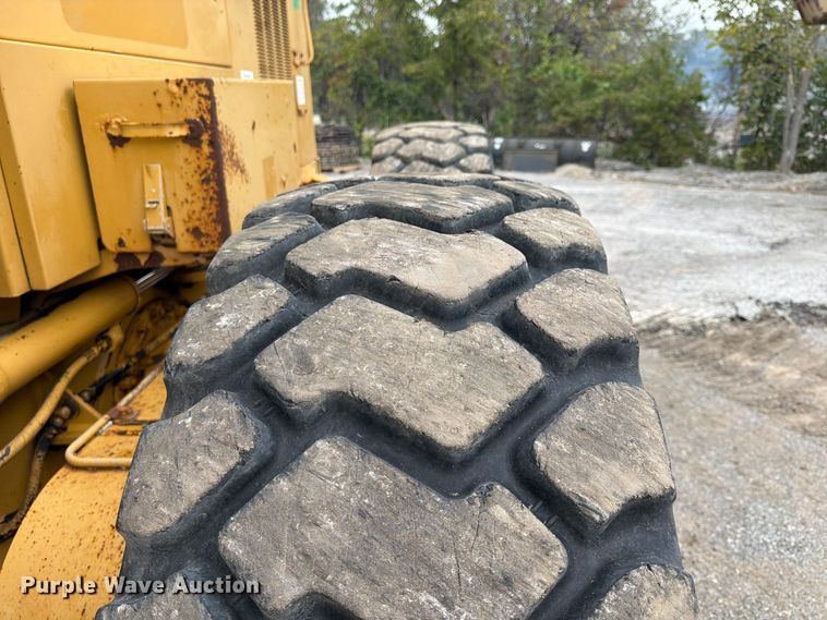 image for item FU4700 2001 Caterpillar 140H motor grader