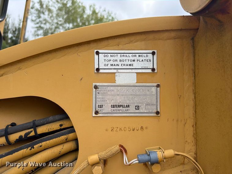image for item FU4700 2001 Caterpillar 140H motor grader