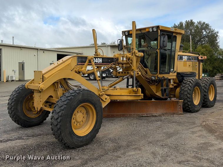 image for item FU4701 2004 Caterpillar 140H motor grader