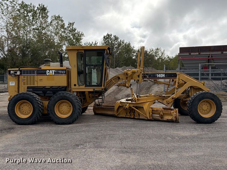 image for item FU4701 2004 Caterpillar 140H motor grader