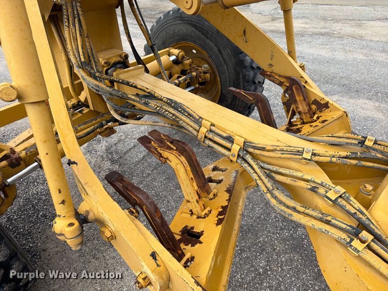 image for item FU4701 2004 Caterpillar 140H motor grader