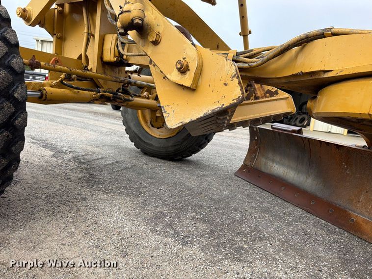 image for item FU4701 2004 Caterpillar 140H motor grader