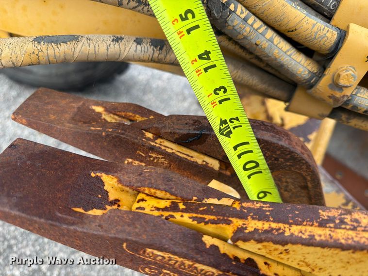 image for item FU4701 2004 Caterpillar 140H motor grader