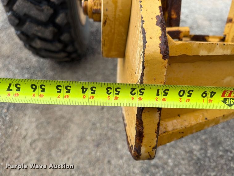 image for item FU4701 2004 Caterpillar 140H motor grader