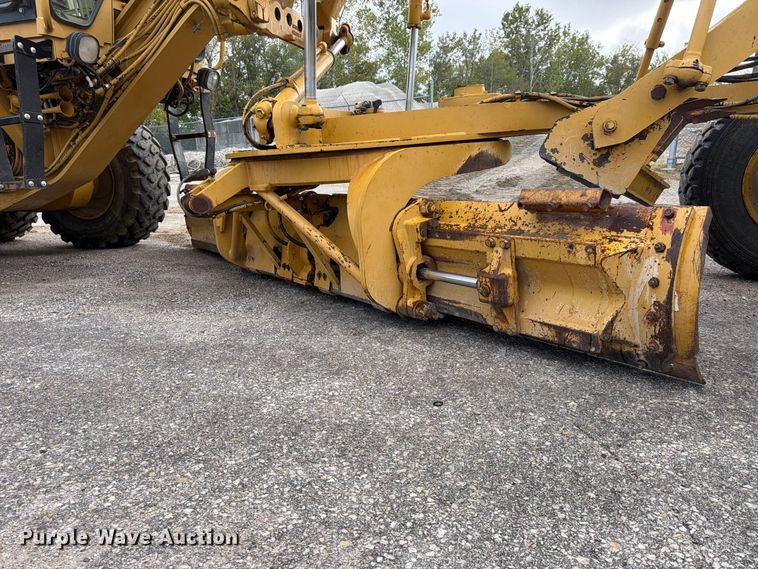 image for item FU4701 2004 Caterpillar 140H motor grader