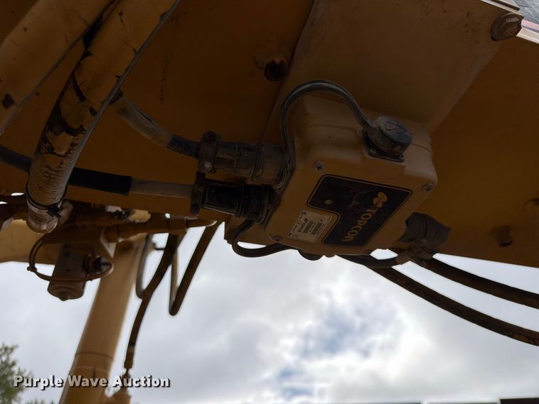 image for item FU4701 2004 Caterpillar 140H motor grader