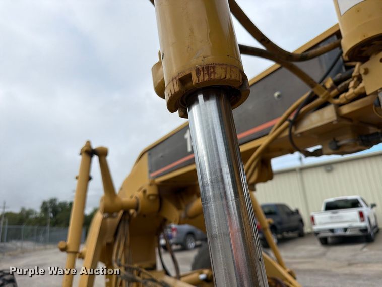image for item FU4701 2004 Caterpillar 140H motor grader