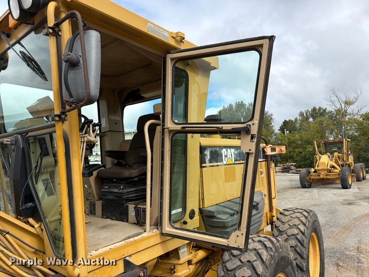 image for item FU4701 2004 Caterpillar 140H motor grader