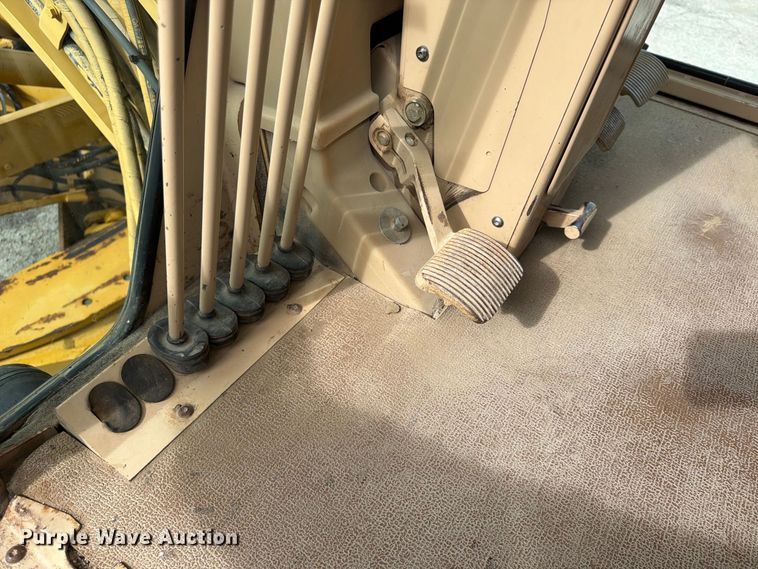 image for item FU4701 2004 Caterpillar 140H motor grader