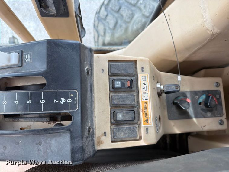 image for item FU4701 2004 Caterpillar 140H motor grader