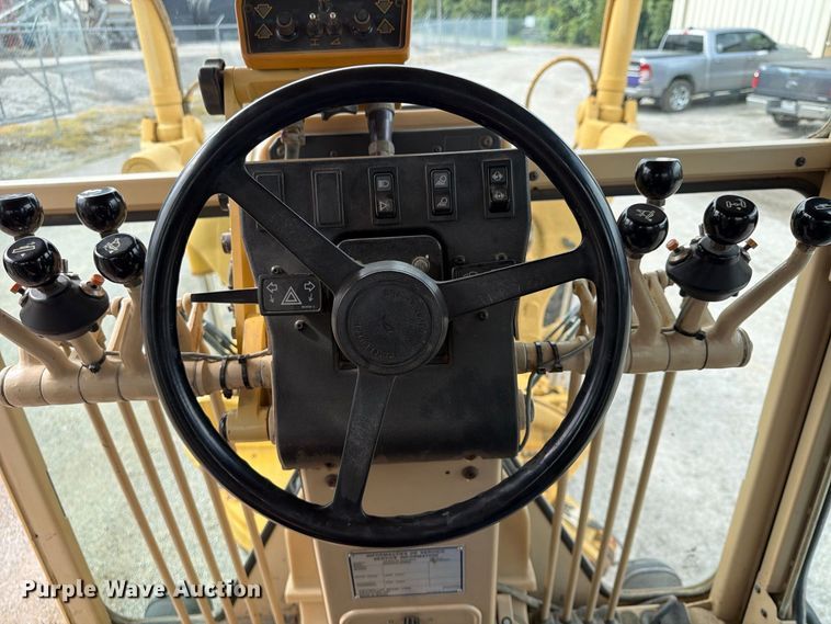 image for item FU4701 2004 Caterpillar 140H motor grader
