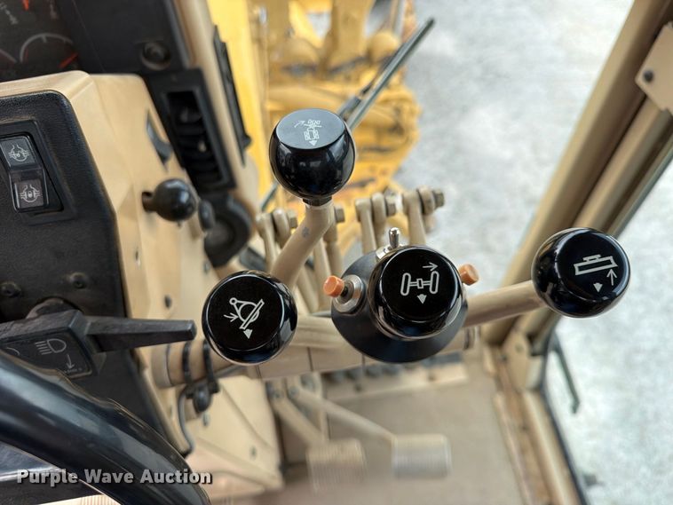 image for item FU4701 2004 Caterpillar 140H motor grader
