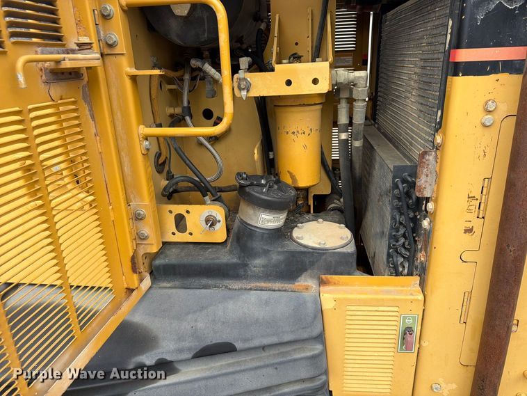 image for item FU4701 2004 Caterpillar 140H motor grader