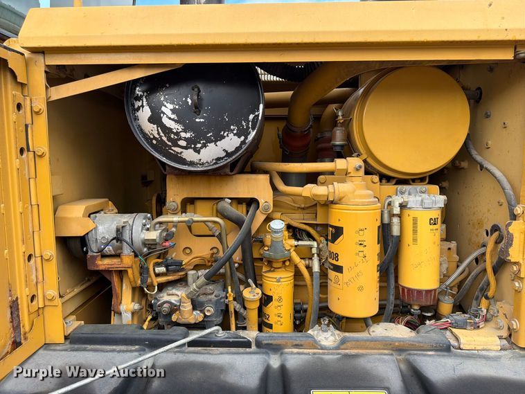image for item FU4701 2004 Caterpillar 140H motor grader
