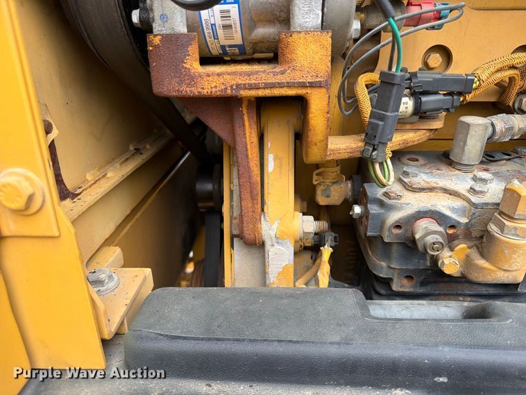 image for item FU4701 2004 Caterpillar 140H motor grader
