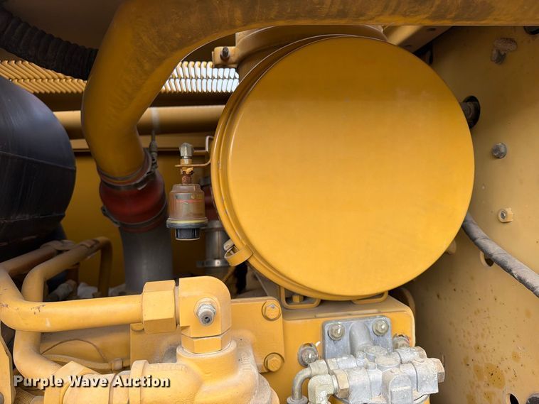 image for item FU4701 2004 Caterpillar 140H motor grader