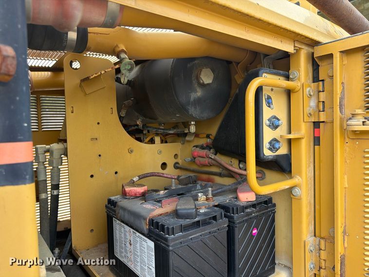 image for item FU4701 2004 Caterpillar 140H motor grader