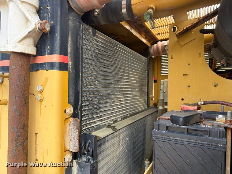 image for item FU4701 2004 Caterpillar 140H motor grader