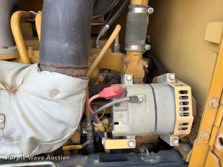 image for item FU4701 2004 Caterpillar 140H motor grader