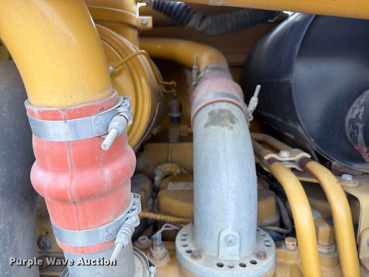 image for item FU4701 2004 Caterpillar 140H motor grader