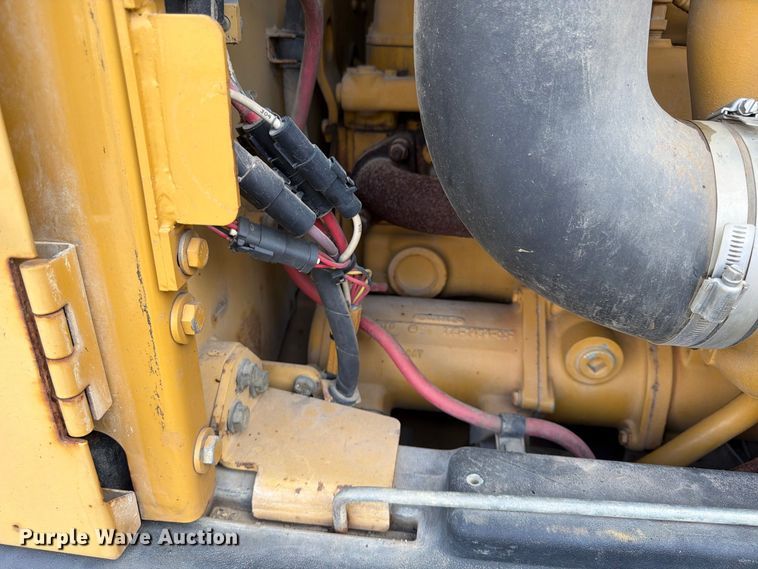 image for item FU4701 2004 Caterpillar 140H motor grader
