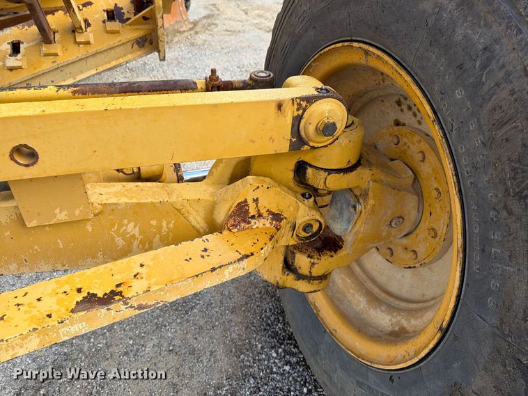 image for item FU4701 2004 Caterpillar 140H motor grader