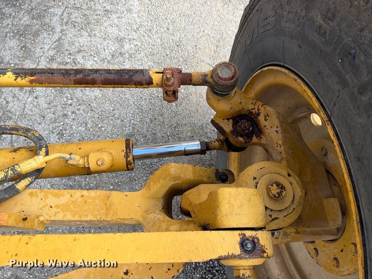image for item FU4701 2004 Caterpillar 140H motor grader